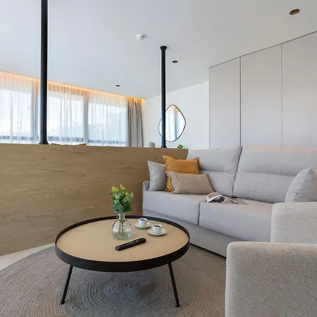 Gran Via Urban By Renthas Hotel